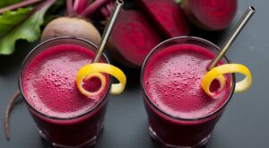 Two glasses of fresh chukandar juice with lemon