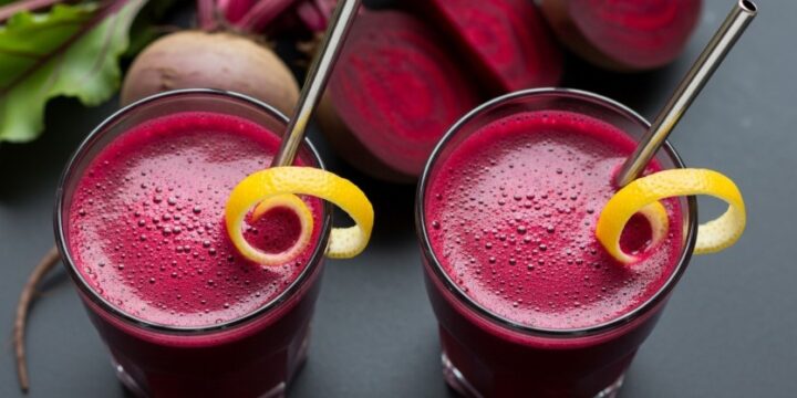 Two glasses of fresh chukandar juice with lemon